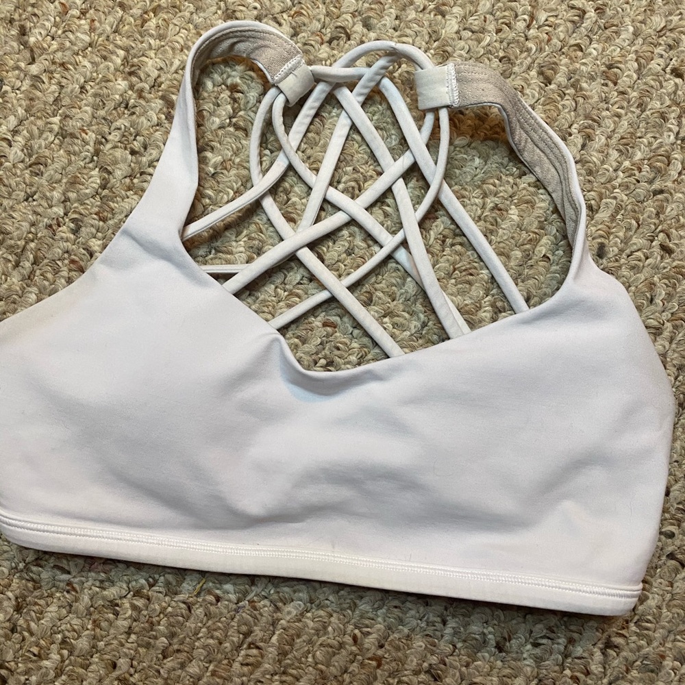 Lululemon white free to be bra size 4